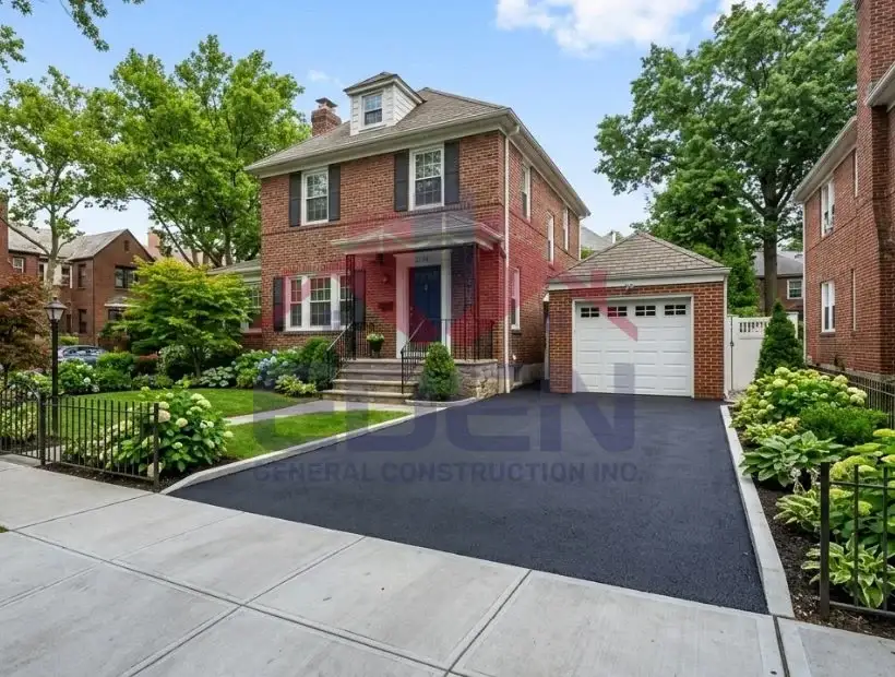 Driveway asphalt coating and sealing in NYC